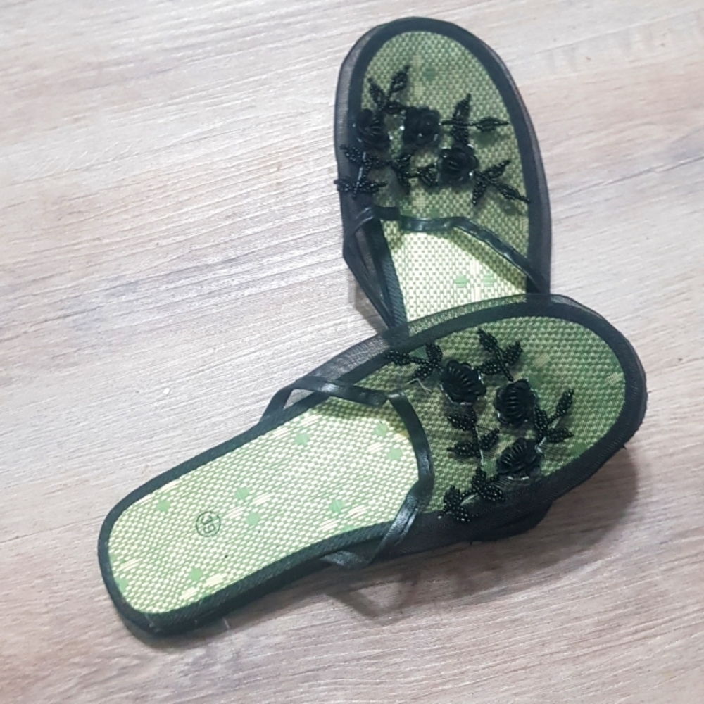 Indoor slippers